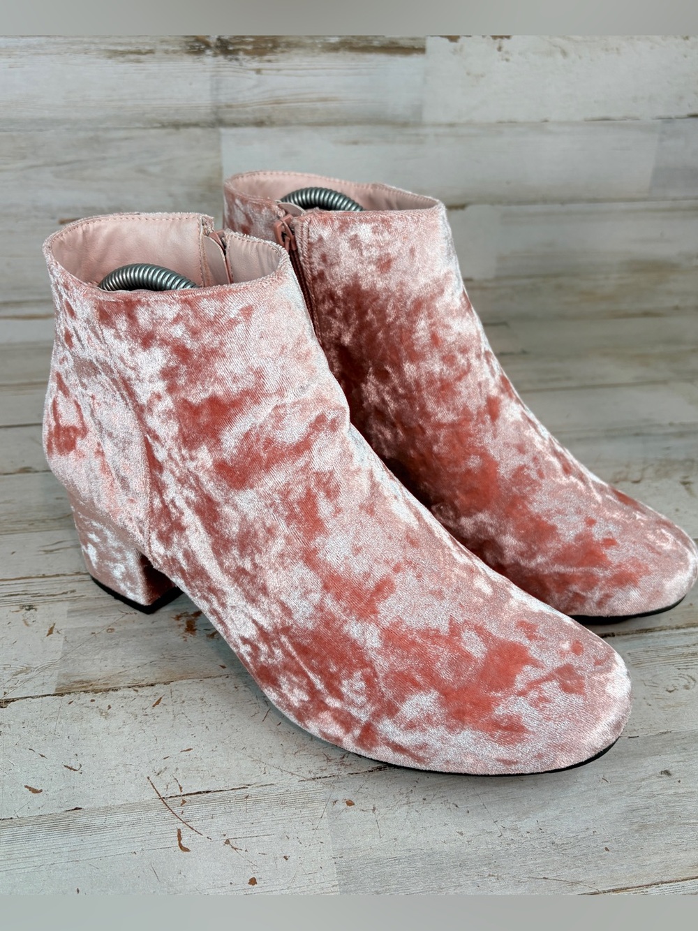 Qupid Crushed Velvet Pink Ankle Boots Side Zip Up Size 9 Block Heel